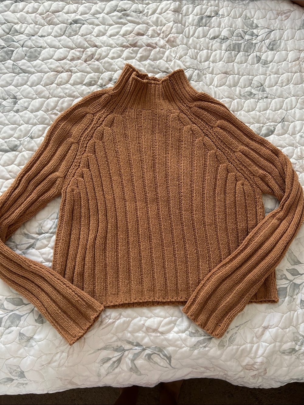 American Eagle Outfitters Ribbed Mock-Turtleneck Sweater in Camel Brown